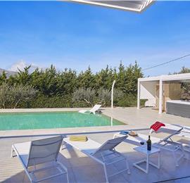 3 bedroom villa with infinity pool, jacuzzi & sauna, Castellammare del Golfo, sleeps 6
